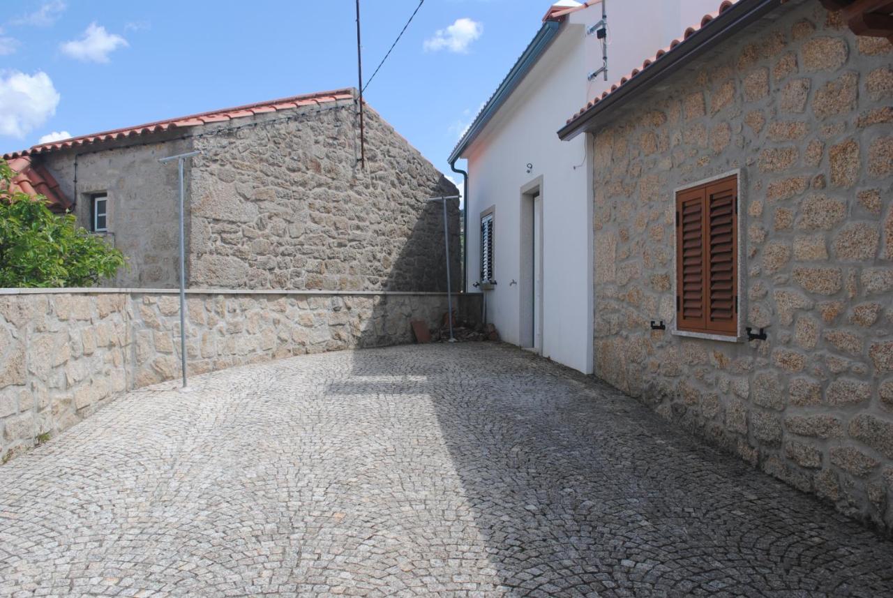 Moradia Familia Escoto Villa มอนซานโต ภายนอก รูปภาพ