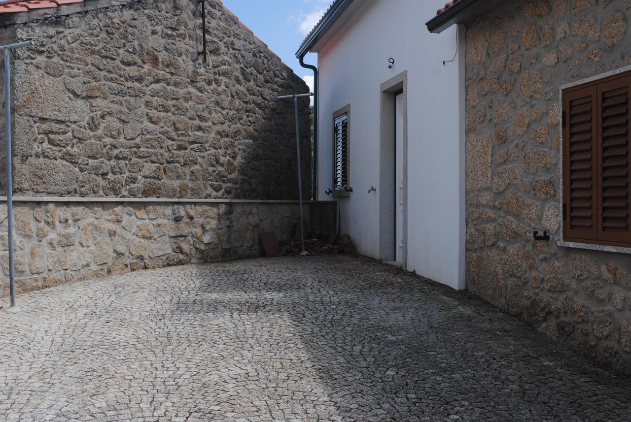Moradia Familia Escoto Villa มอนซานโต ภายนอก รูปภาพ